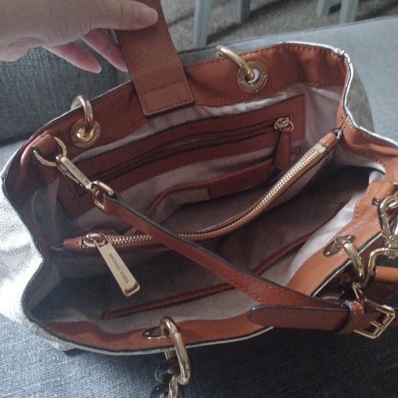 Michael Kors Really Nice Bag - Picture 2 of 4